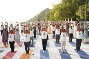 नौ चौकी पाल पर अंतरराष्ट्रीय योग दिवस का आयोजन, जनप्रतिनिधियों और हजारों नागरिकों की भागीदारी