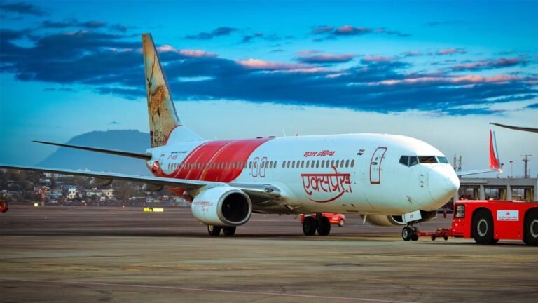 हवा में 15 चक्कर लगाने के बाद सुरक्षित उतरी एयर इंडिया एक्सप्रेस की फ्लाइट, तकनीकी खामी बनी वजह