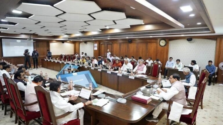 CM का बड़ा फैसला, ट्रांसफर अवधि में 24 घंटे का विस्तार; कैबिनेट में कई अहम प्रस्तावों पर चर्चा