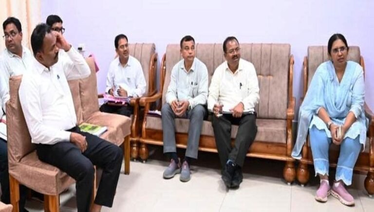 लोक निर्माण विभाग के सचिव ने निर्माणाधीन एवं प्रस्तावित कार्यों की समीक्षा की