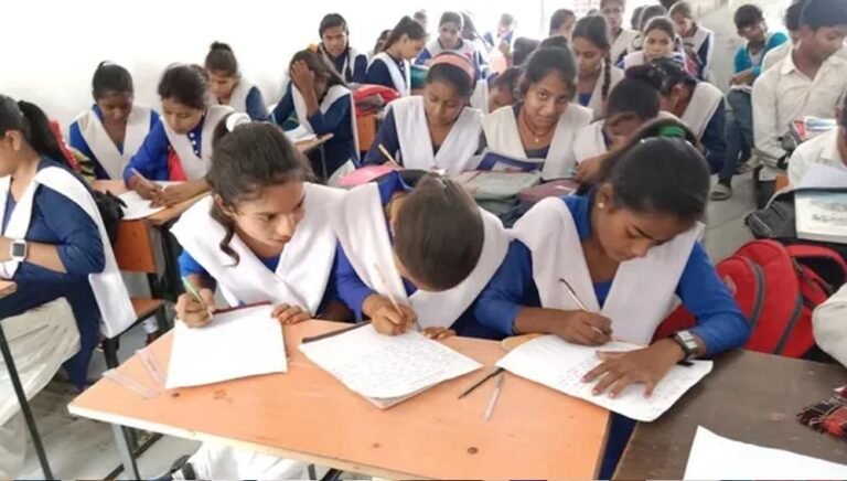 यूपी बोर्ड की सख्त कार्रवाई, 465 स्कूलों पर गिरी गाज; मान्यता रद्द होने के बाद मचा हड़कंप