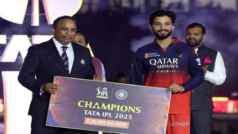 RCB बनी IPL चैंपियन तो खुल गया खजाना! ट्रॉफी के साथ मिले इतने करोड़ रुपये