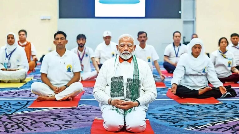अंतरराष्ट्रीय योग दिवस का भव्य आयोजन: कोलकाता में पीएम मोदी की अगुवाई, दिल्ली में अक्षय कुमार भी होंगे शामिल