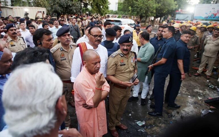 मुख्यमंत्री ने मृतकों के परिजनों को 5-5 लाख रुपये और घायलों के लिए 50 हजार रुपये की आर्थिक सहायता का किया ऐलान