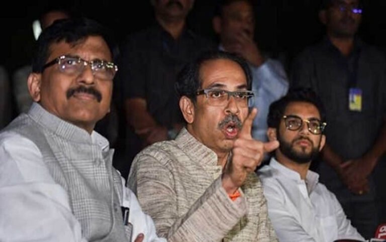शिवसेना UBT में बढ़ी बगावत, आदित्य के करीबी नेता ने भी छोड़ा साथ; उद्धव पर संकट गहराया