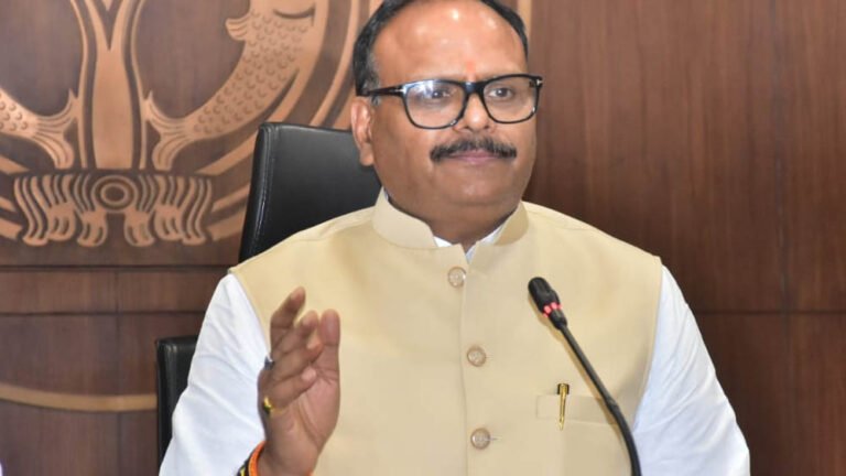 UP Politics: ब्रजेश पाठक ने सपा-कांग्रेस से पूछा ‘बाबरी मस्जिद चंदे का हिसाब’, सियासत गरमाई