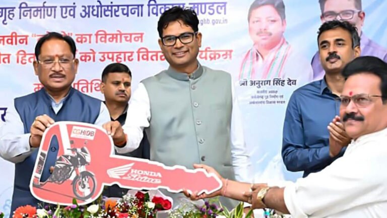 मुख्यमंत्री विष्णु देव साय ने छत्तीसगढ़ गृह निर्माण एवं अधोसंरचना विकास मंडल के नए लोगो का किया विमोचन