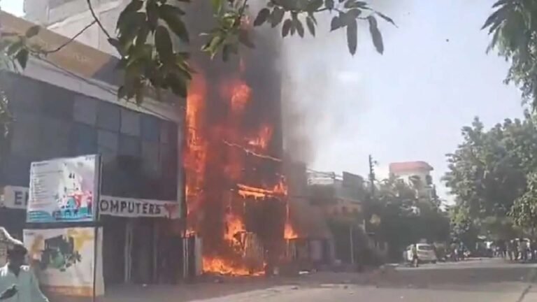 भीषण आग मामले में SIT जांच शुरू, चार लोग गिरफ्तार और अधिकारी निलंबित