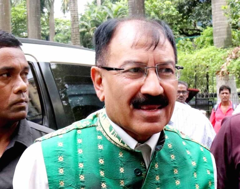 लोकसभा में अलग ब्लॉक की मांग, TMC में 20 सांसद बागी गुट में शामिल