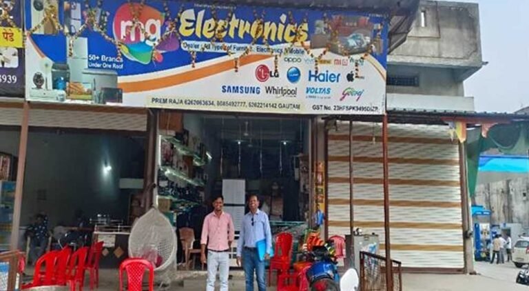 अपना व्यवसाय शुरू कर कमा रहे हर माह लगभग 1.50 लाख रुपये