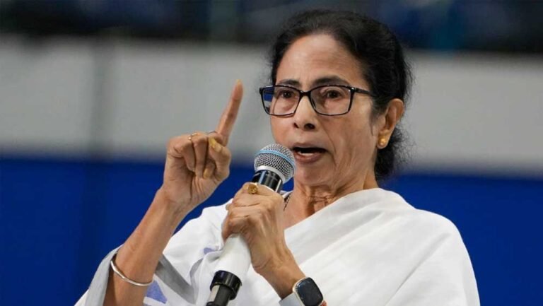 ममता बनर्जी की बढ़ीं मुश्किलें, विवादित बयान को लेकर सिलीगुड़ी में मामला दर्ज