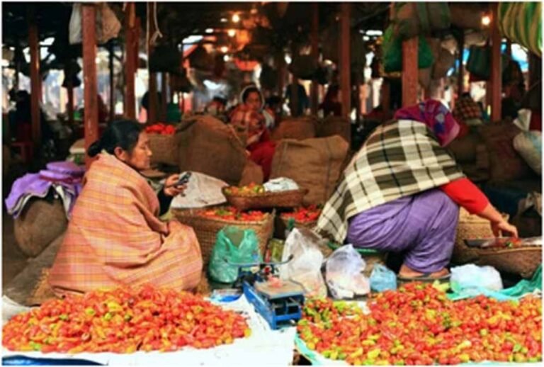मणिपुर का 500 साल पुराना ‘मां का बाजार’, जहां हजारों महिलाएं संभालती हैं कारोबार