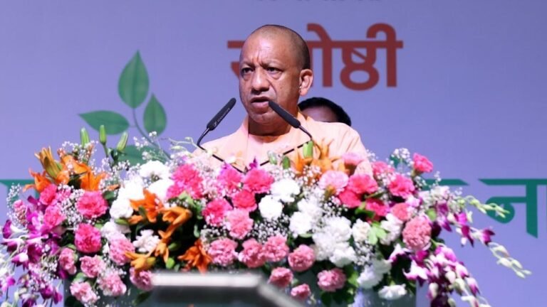 मुख्यमंत्री योगी आदित्यनाथ ने कुकरैल में ‘एक पेड़ मां के नाम’ महाभियान का किया शुभारंभ, महर्षि चरक औषधि वन की भी स्थापना की