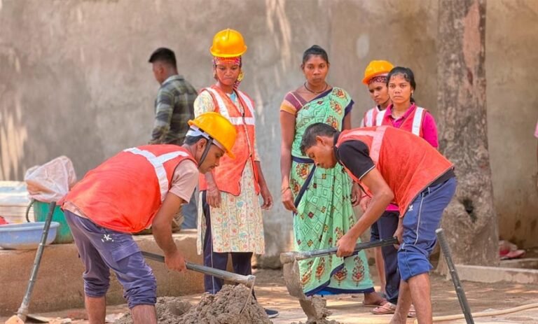 बंदूक छोड़ विकास की राह पर बढ़े युवा, सुकमा में आत्मसमर्पण के बाद बदल रही जिंदगी की तस्वीर