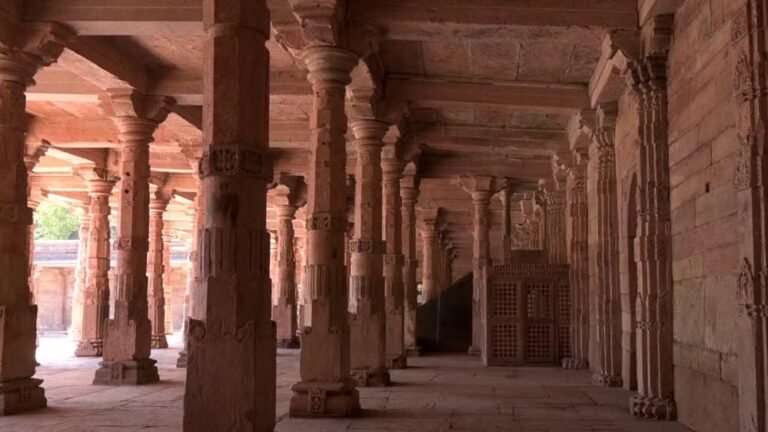 भोजशाला में प्रतिमा रखने से मचा हड़कंप, ASI ने की त्वरित कार्रवाई; परिसर में बढ़ी चौकसी