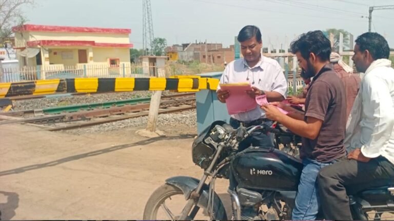 अंतर्राष्ट्रीय समपार फाटक जागरूकता सप्ताह के तीसरे दिन भोपाल मंडल में सुरक्षा जागरूकता अभियान रहा जारी