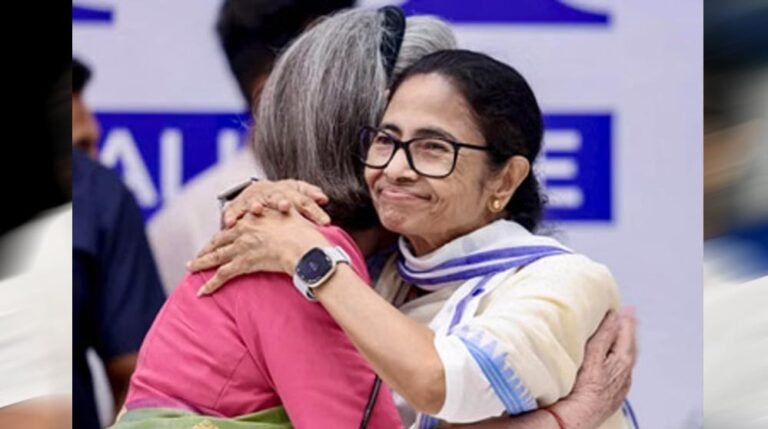 एक मंच पर साथ, मैदान में आमने-सामने! कांग्रेस और ममता के रिश्तों पर उठे सवाल
