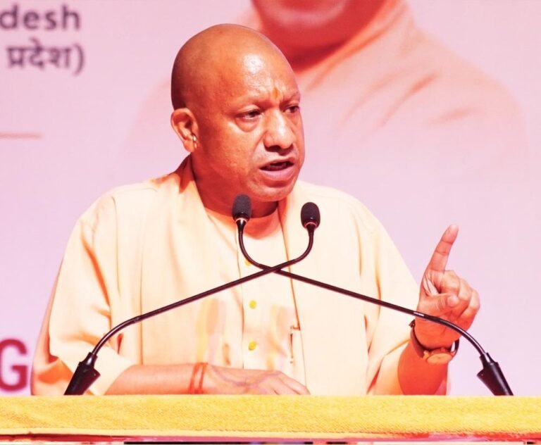 मुख्यमंत्री योगी आदित्यनाथ ने केंद्रीय राज्यमंत्री जितेंद्र सिंह संग लखनऊ में क्षेत्रीय मौसम विज्ञान केंद्र का बटन दबाकर शुभारंभ किया