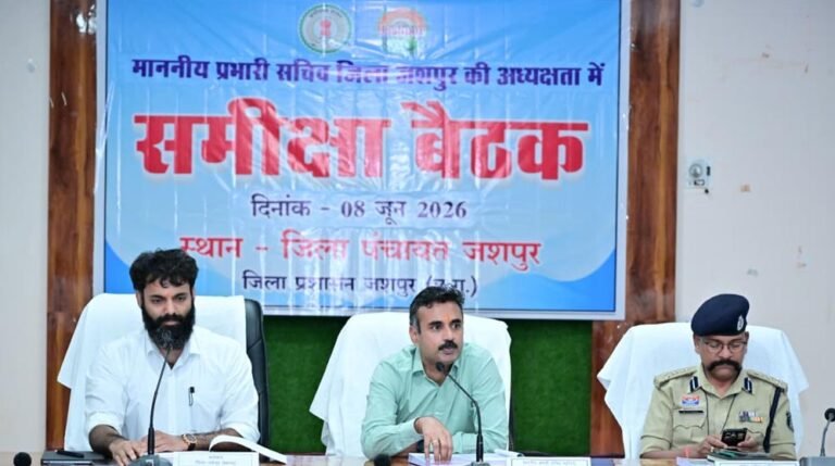 स्वास्थ्य, शिक्षा, अधोसंरचना, कृषि, आवास, पेयजल, राशन एवं सामाजिक सुरक्षा योजनाओं की प्रगति का लिया जायजा