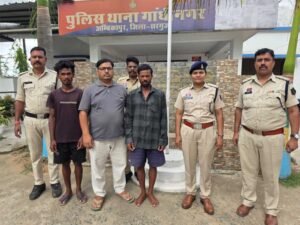 शासकीय कार्य में बाधा डालने वाले 05 आरोपियों के विरुद्ध अपराध दर्ज, 04 आरोपी हिरासत में और मुख्य आरोपी की तलाश जारी