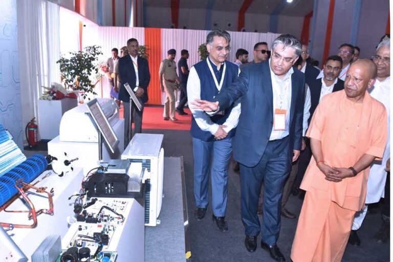जेवर में अंबर एंटरप्राइजेज एवं कोरिया सर्किट्स के ज्वाइंट वेंचर ‘एसेंट के सर्किट्स’ के इलेक्ट्रॉनिक्स मैन्युफैक्चरिंग प्लांट के भूमिपूजन एवं शिलान्यास कार्यक्रम में शामिल हुए मुख्यमंत्री योगी आदित्यनाथ