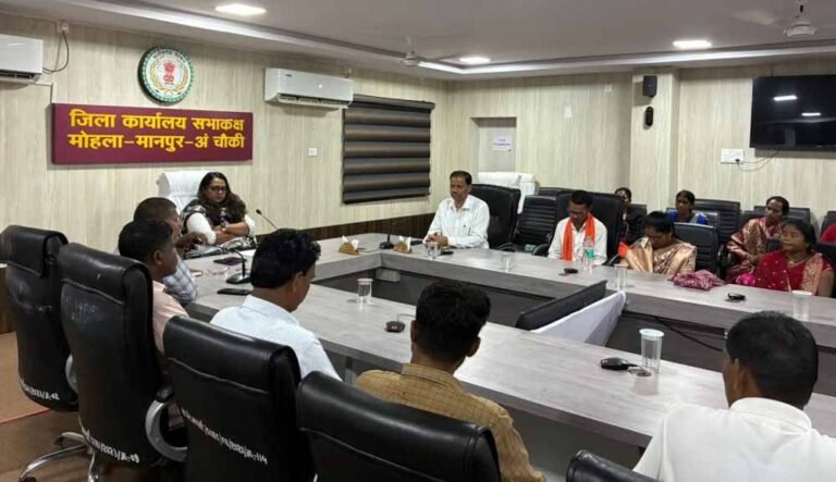 सरपंचों का बड़ा ऐलान, CEO का तबादला नहीं हुआ तो देंगे सामूहिक इस्तीफा