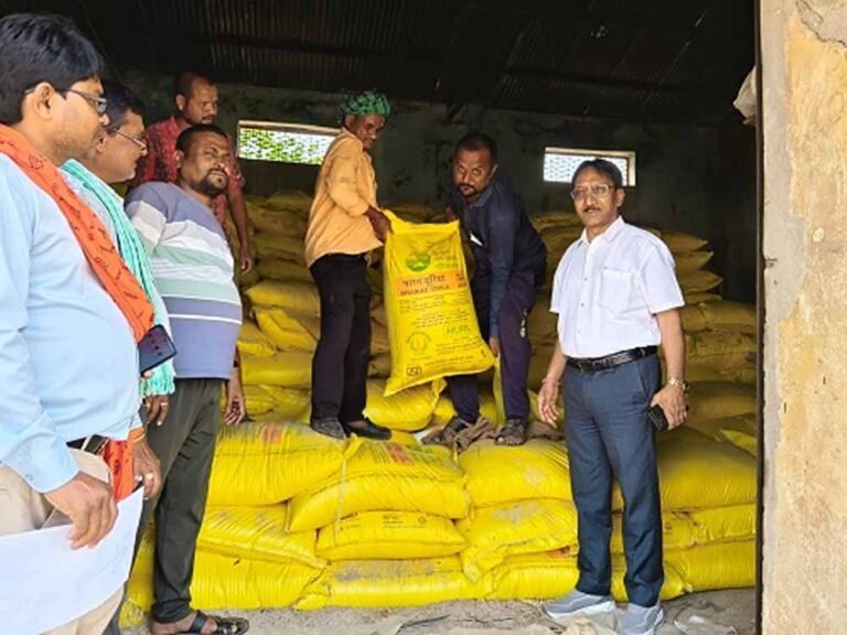 किसानों को राहत! बिलासपुर में खाद की निर्बाध उपलब्धता सुनिश्चित, प्रशासन ने दिए निर्देश