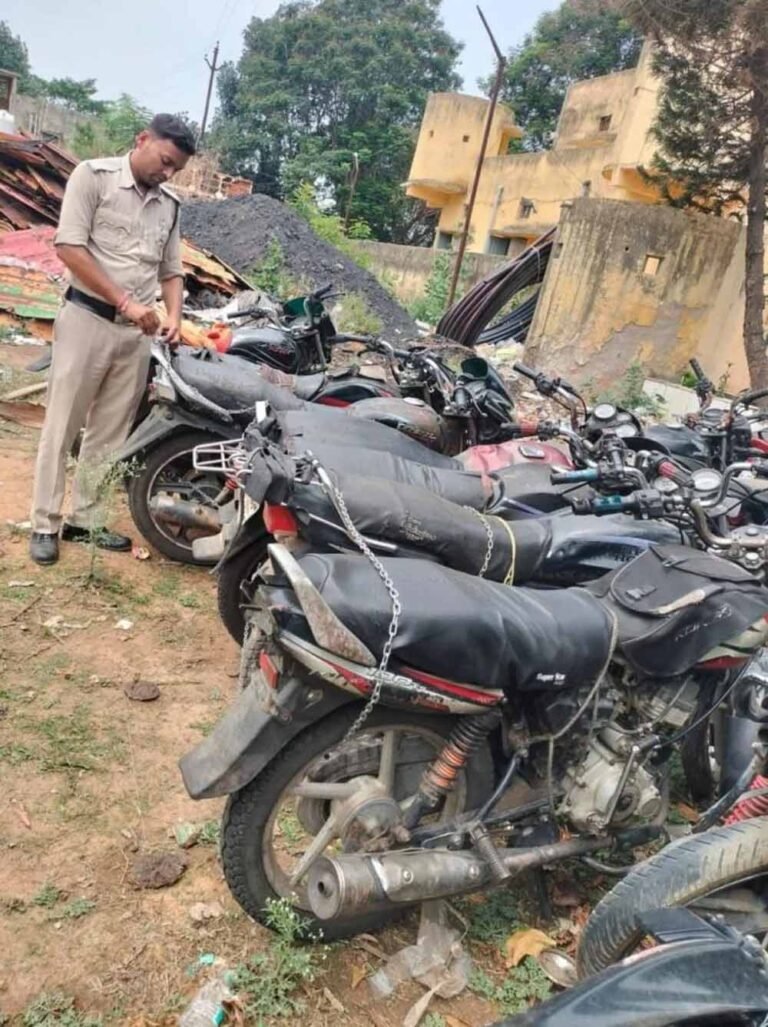 खनिज विभाग की ताबड़तोड़ कार्रवाई, अवैध कोयला और रेत परिवहन में लगे 8 वाहन पकड़े गए