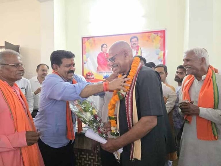 किसानों से जुड़े मुद्दों पर मंथन, समीक्षा बैठक में खाद-बीज और योजनाओं की स्थिति का आकलन