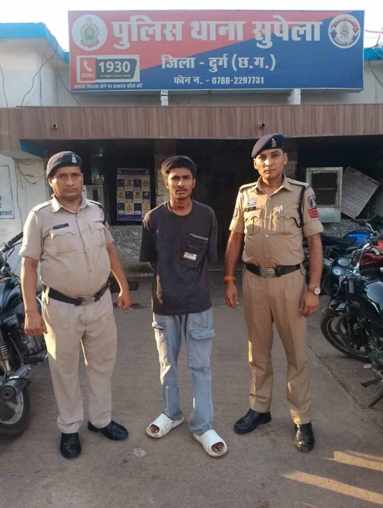 स्टंटबाज की दबंगई! पुलिस वाहन में बनाई रील, लिखा- ‘आज जेल, कल बेल…’
