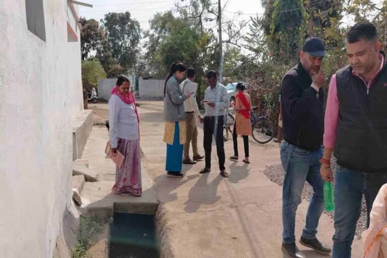 दूषित पानी से बिगड़ी लोगों की सेहत, राजनांदगांव में जांच के लिए जुटे निगम अधिकारी