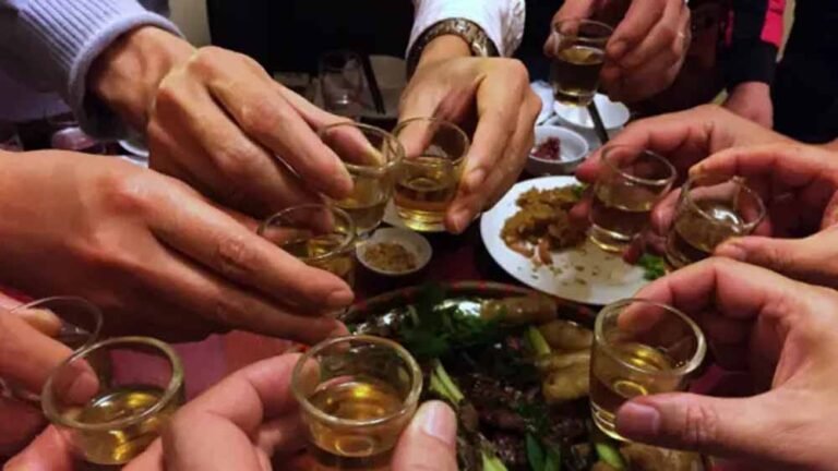 8 हत्याओं के मामले में चौंकाने वाला खुलासा, शराब में जहर मिलाकर लोगों को बनाया शिकार
