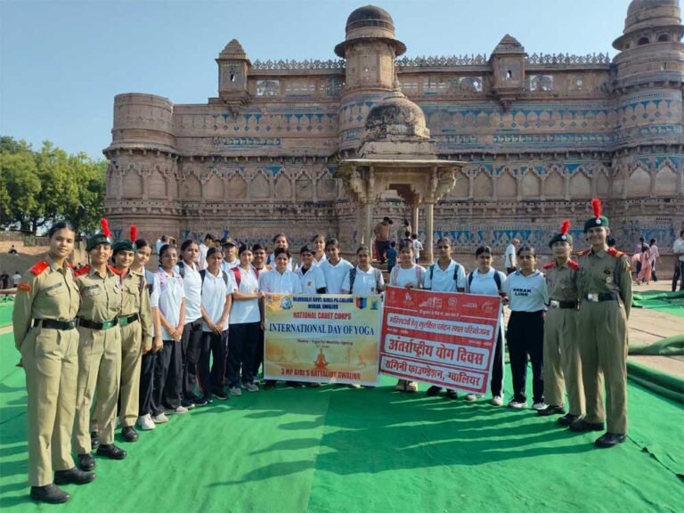 मध्यप्रदेश पर्यटन बोर्ड के अधिकारियों ने कुशाभाऊ ठाकरे अंतर्राष्ट्रीय कन्वेंशन सेंटर में किया योगाभ्यास