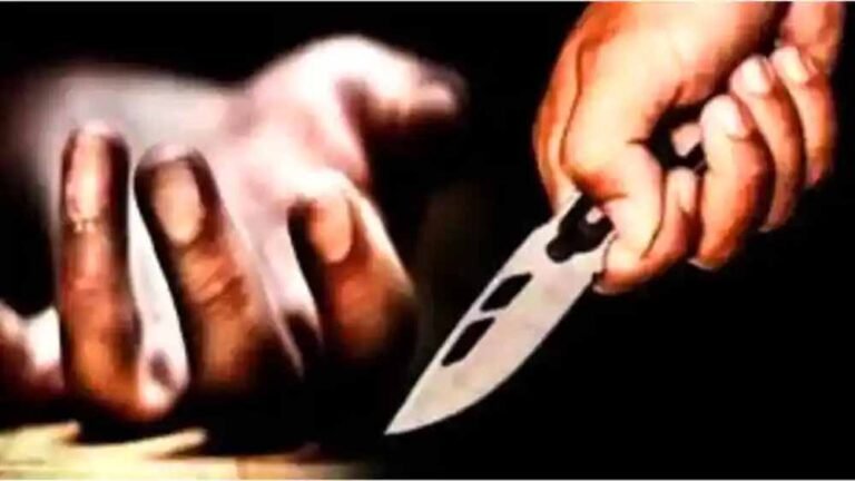 ट्रेन से उतरते समय हुआ झगड़ा, उज्जैन में युवक को चाकू मारे; नाजुक हालत में अस्पताल में भर्ती