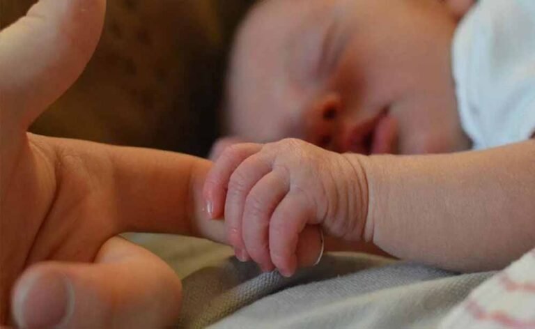 खराब सड़क ने ली दो जिंदगियां, जबलपुर में तड़पती रही गर्भवती; मां और अजन्मे शिशु की मौत
