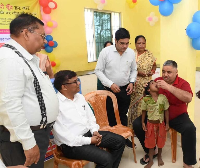 राष्ट्रीय पल्स पोलियो अभियान का लखनपुर से शुभारंभ, अभिभावकों से किया आह्वान—‘दो बूंद हर बार, पोलियो पर जीत बरकरार’
