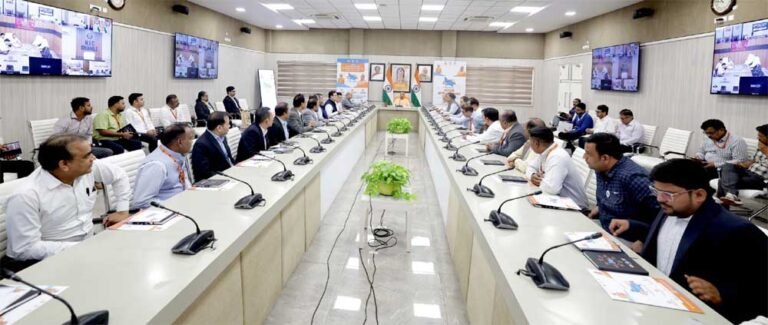 मुख्यमंत्री योगी आदित्यनाथ के मार्गदर्शन में युवाओं को गांव में ही स्वरोजगार, महिलाओं को मिलेगी प्राथमिकता