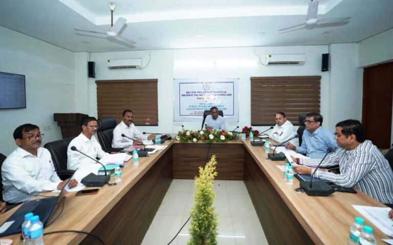 पीडब्लूडी सचिव ने अधिकारियों व ठेकेदारों की बैठक लेकर राष्ट्रीय राजमार्गों के कार्यों की समीक्षा की