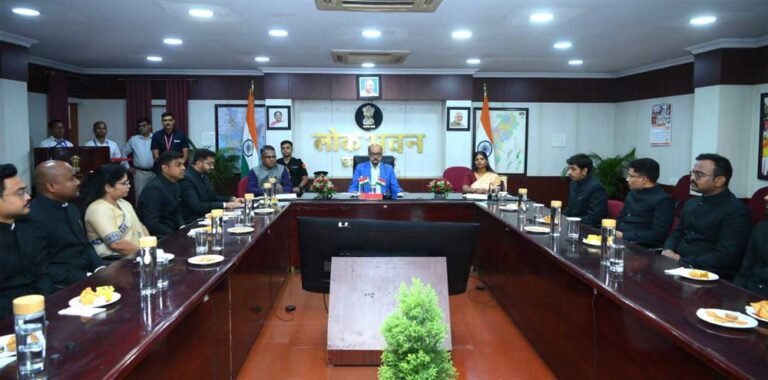 पर्यावरण संरक्षण और जलवायु परिवर्तन जैसी वैश्विक चुनौतियों से निपटने में वन अधिकारियों की महत्वपूर्ण भूमिका-राज्यपाल  रमेन डेका