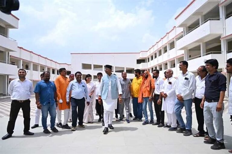 प्रधानमंत्री मोदी के 12 वर्ष पूर्ण होने पर मंत्री  सारंग ने नरेला शासकीय महाविद्यालय में विद्यार्थियों से किया संवाद