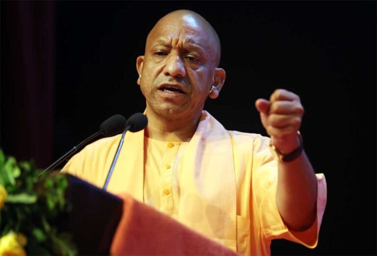 सीएम योगी की मंशा के अनुरूप उपस्थिति का तैयार होगा रोस्टर, आय- जाति- निवास प्रमाणपत्र व खतौनी आदि के लिए होगा त्वरित निस्तारण