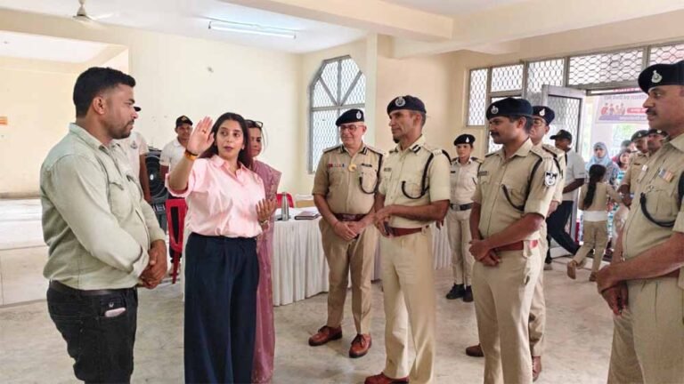 सामुदायिक सुरक्षा शिविरों में पुलिस अब सुरक्षा के साथ स्वास्थ्य, शिक्षा, रोजगार एवं कौशल विकास की भी बना रही है मजबूत आधारशिला