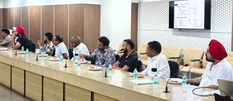 यात्री सुविधाओं और परिवहन व्यवस्था को लेकर परिवहन सचिव ने की चर्चा