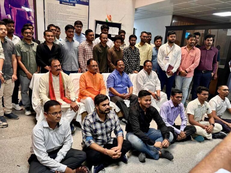 ट्राइबल यूथ हॉस्टल के 13 अभ्यर्थियों ने यूपीएससी प्रीलिम्स में हासिल की सफलता
