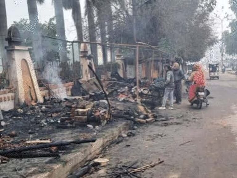 आईआईएम रोड पर देर रात भीषण आग, आठ दमकल गाड़ियों ने पाया काबू
