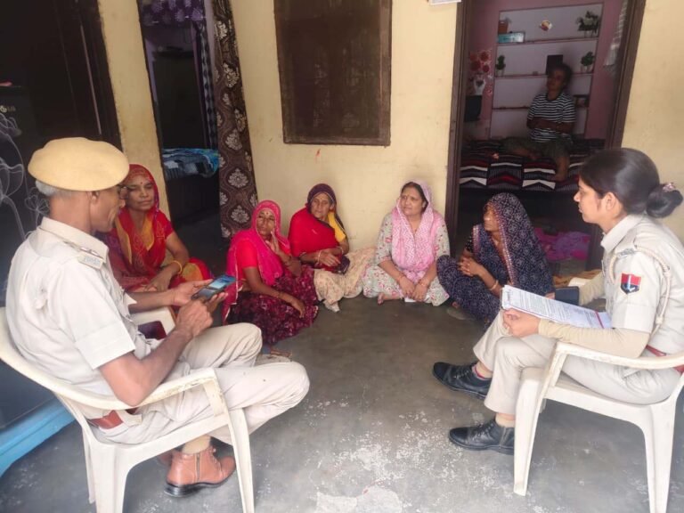 महिला सुरक्षा अभियान में पुलिस ने बुजुर्गों का जीता भरोसा