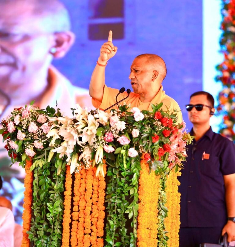 तकनीक का सही उपयोग सिखाएं शिक्षक, बोले मुख्यमंत्री योगी आदित्यनाथ