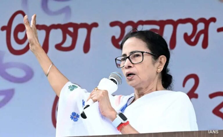 ममता-अभिषेक विवाद के बीच टीएमसी में बढ़ी अंदरूनी कलह