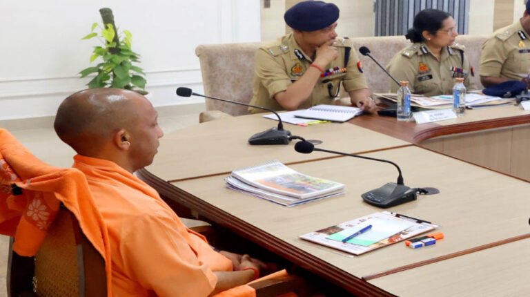 कांवड़ यात्रा पर CM योगी सख्त, बोले- सुरक्षा से समझौता नहीं, अफवाह फैलाने वालों पर हो कड़ी कार्रवाई
