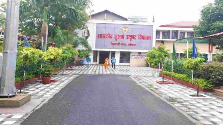 संघर्ष से सफलता तक का सफर, किसान के बेटे समेत 23 विद्यार्थियों ने क्रैक की NEET परीक्षा